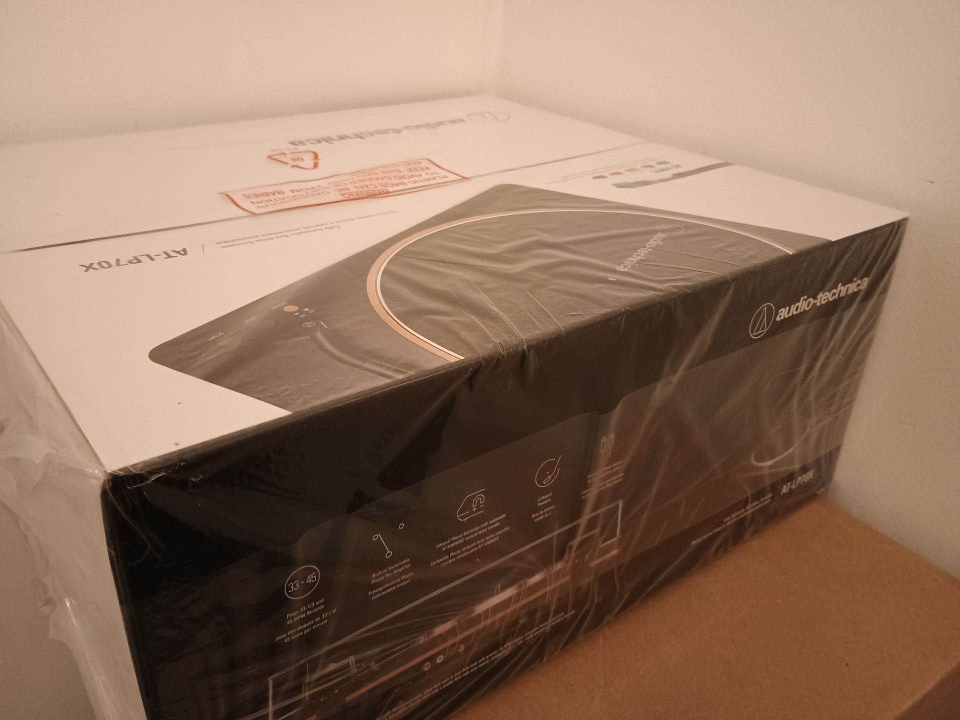 NEW Audio-Technica AT-LP70X Automatic Turntable - photo 3