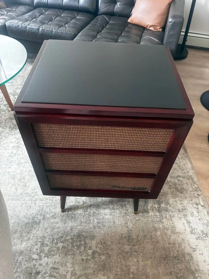 Vintage Up-cycled RCA Victor Phonograph Console - photo 2