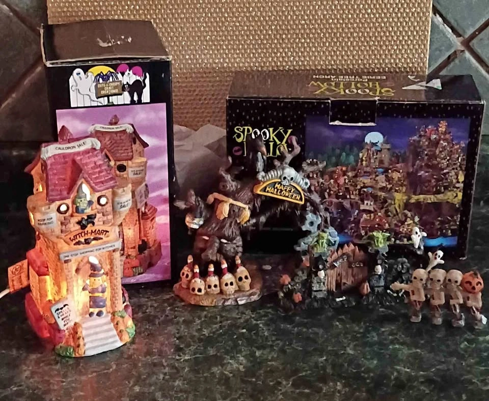 Halloween Village Collection Vintage Lighted 4 Pieces Total w Bo