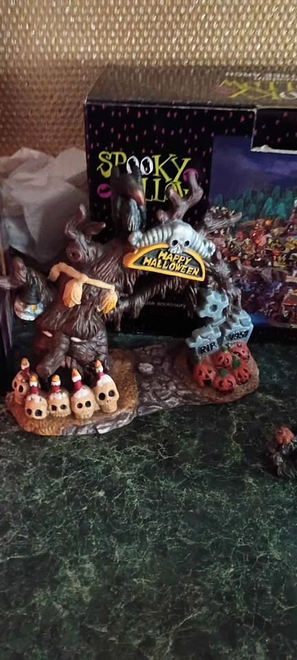 Halloween Village Collection Vintage Lighted 4 Pieces Total w Bo - photo 4