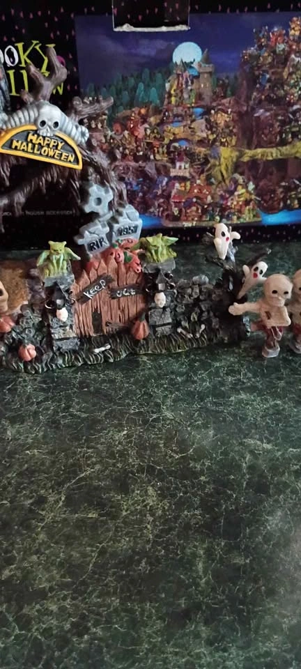 Halloween Village Collection Vintage Lighted 4 Pieces Total w Bo - photo 5