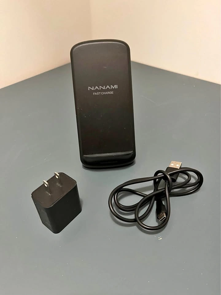 NANAMI Fast Wireless Charger Stand (Qi Certified) + Wall Adapter