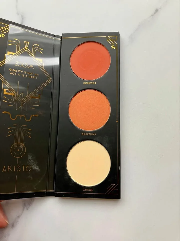 Zoeva eye shadow palette and blush palette image indicator(4)