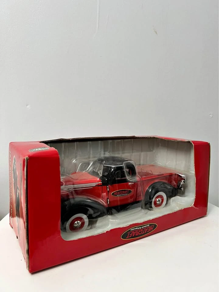 Vintage 1937 Studebaker Pickup 1:24 Die-Cast Model – In Box