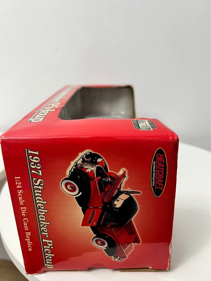 Vintage 1937 Studebaker Pickup 1:24 Die-Cast Model – In Box - photo 3