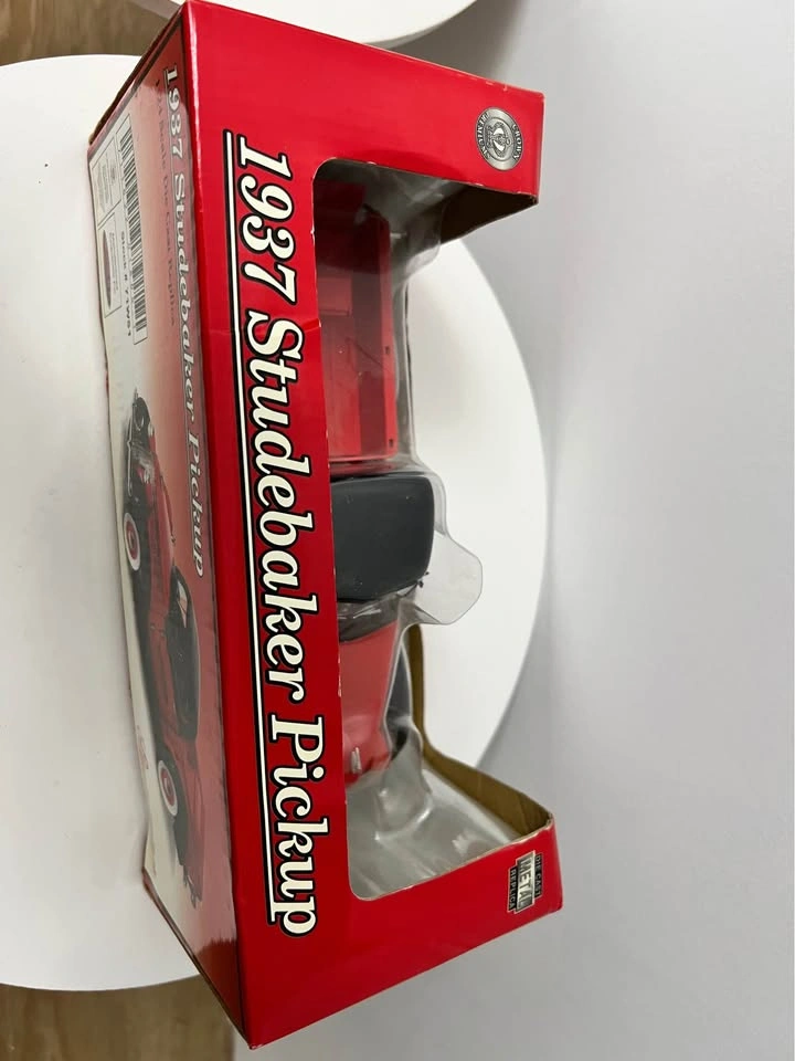 Vintage 1937 Studebaker Pickup 1:24 Die-Cast Model – In Box - photo 4
