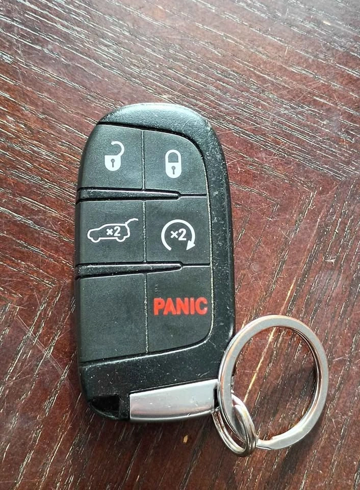 Jeep Grand Cherokee Keyfobs OEM 2014-2022 Used Pair - photo 4