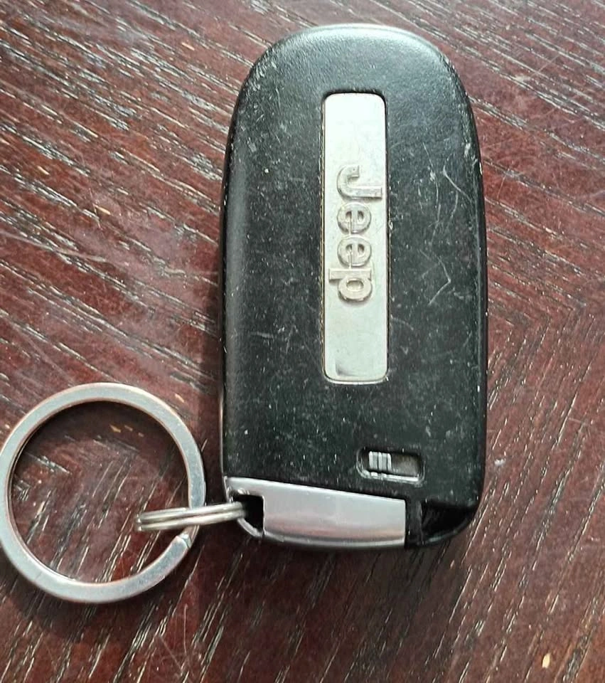 Jeep Grand Cherokee Keyfobs OEM 2014-2022 Used Pair - photo 5