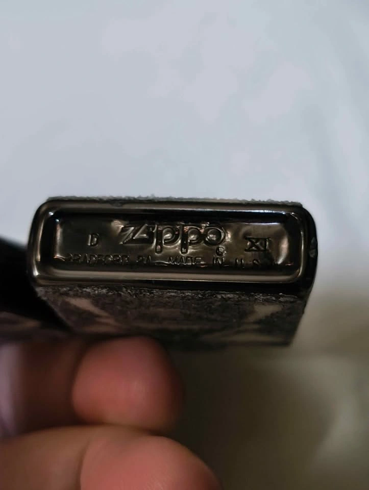 Vintage 1995 Zippo Lighter - Collectible Retro April 1995 (D XI) - photo 4