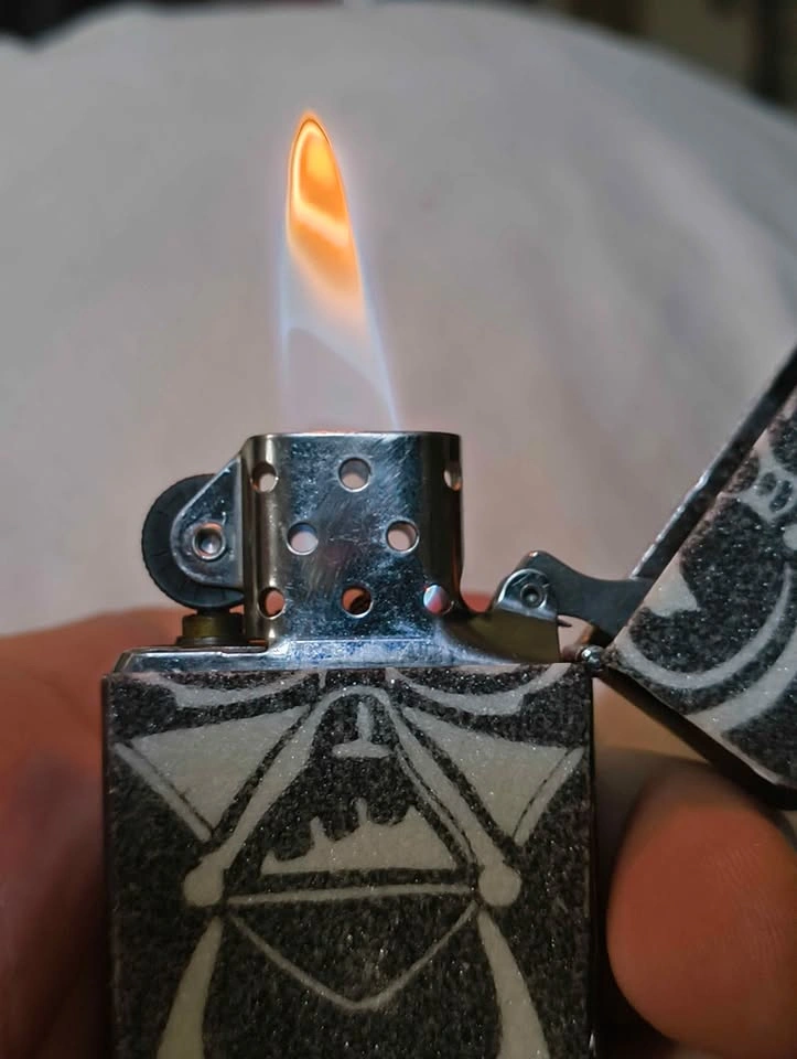 Vintage 1995 Zippo Lighter - Collectible Retro April 1995 (D XI) - photo 5