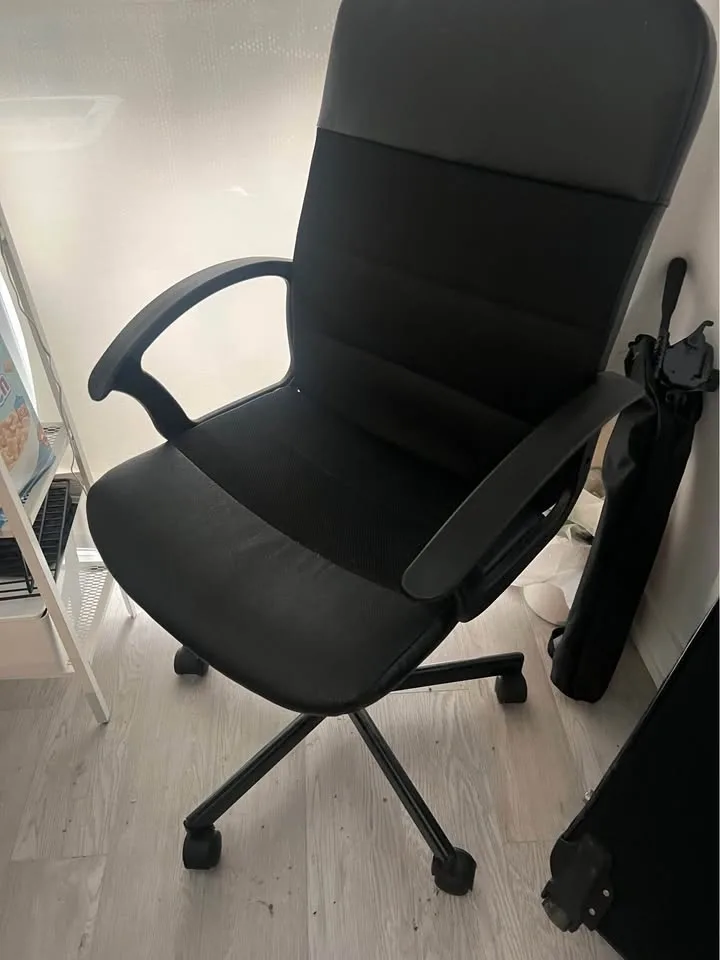 IKEA Swivel Office chair, Black - photo 2