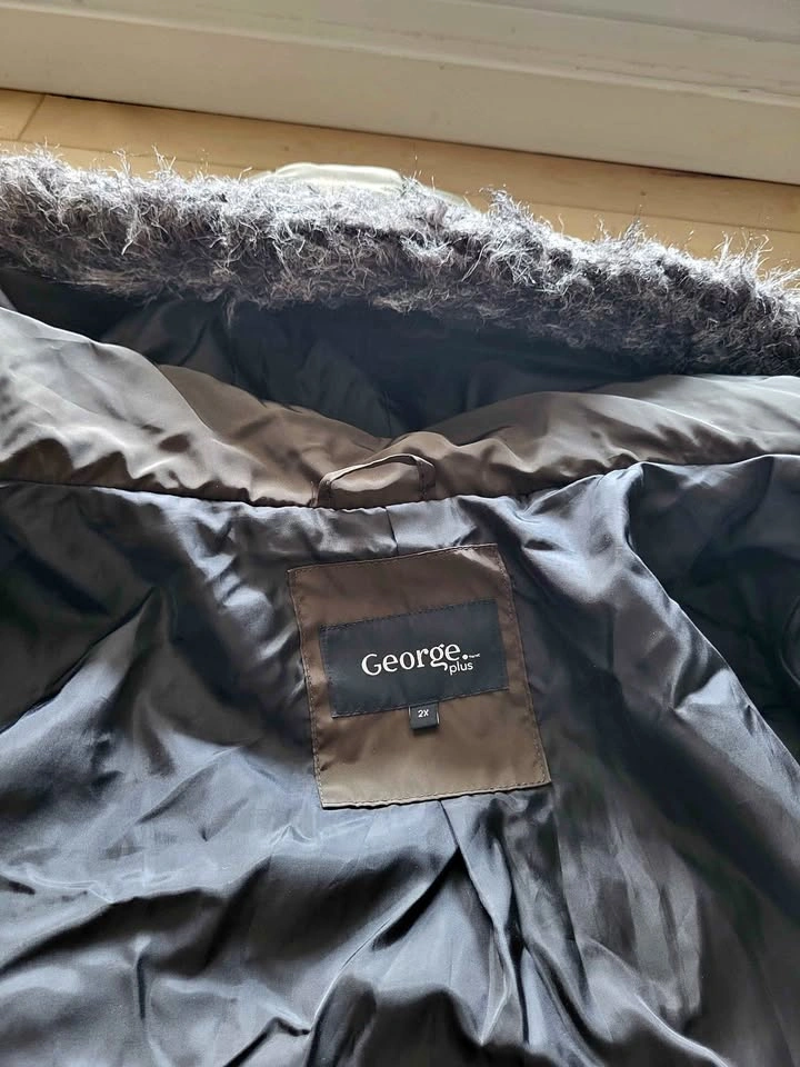George Plus Women’s Hooded Winter Parka – Size 2X
