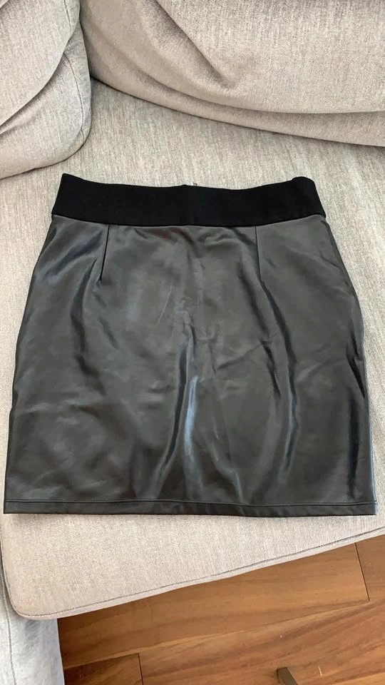 Aritzia Wilfred Free - vegan leather skirt (size 4) - photo 2