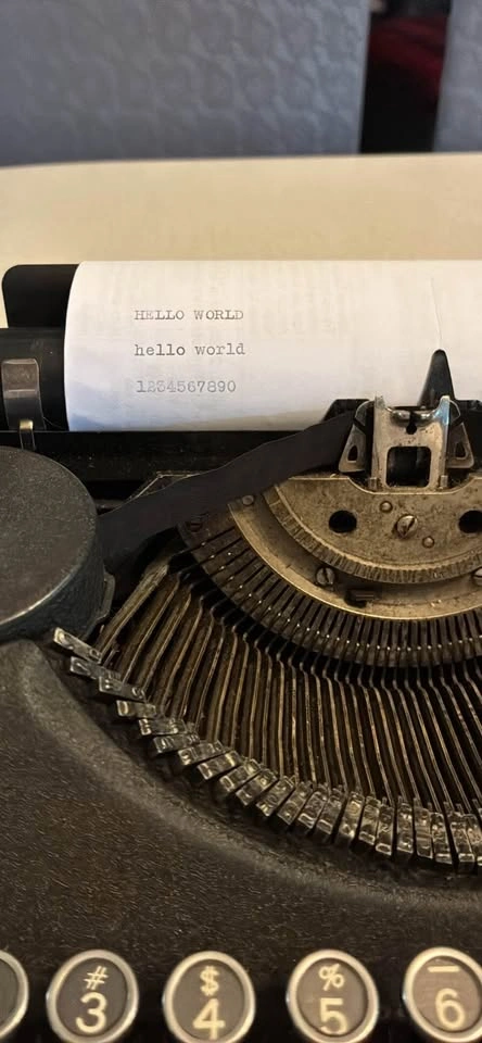 Vintage Underwood Portable Typewriter – Made in Canada - photo 2