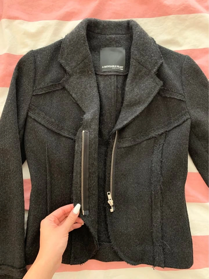 Aritzia fitted wool grey blazer (size 4)