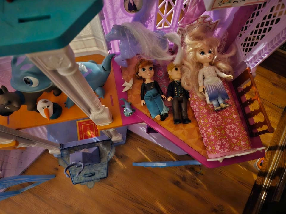 Frozen castle doll house - photo 4