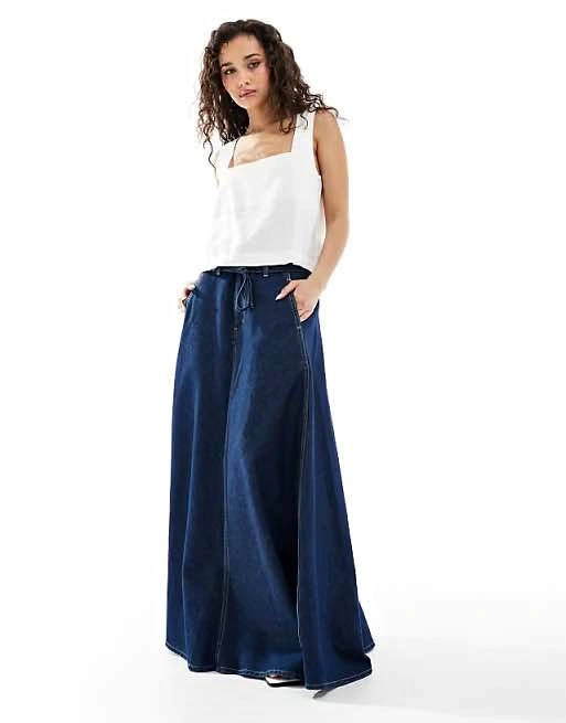 NWT Levi’s XL Denim Skirt in Dark Blue Wash - W26