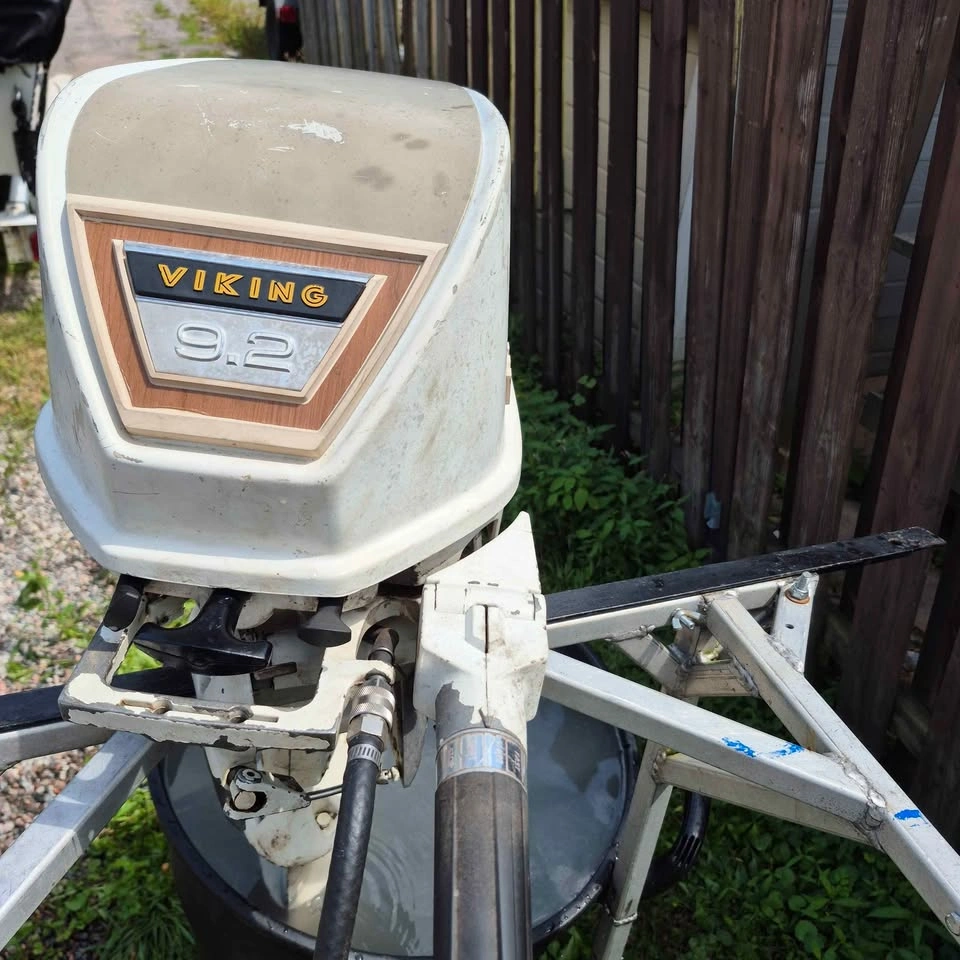 9.2hp Viking outboard motor - photo 2
