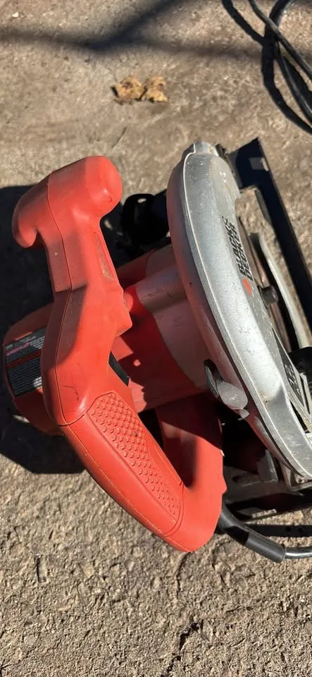 Black and Decker Circular Saw 7 1/4 12 amp image indicator(3)