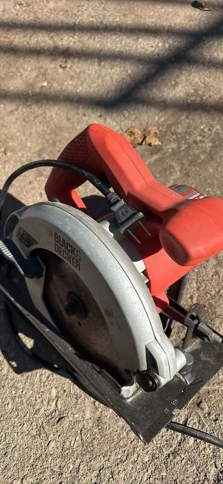 Black and Decker Circular Saw 7 1/4 12 amp image indicator(4)