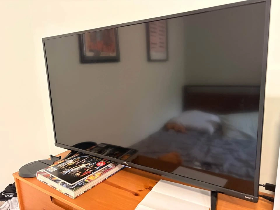 43 inch Roku TV like new! - photo 2