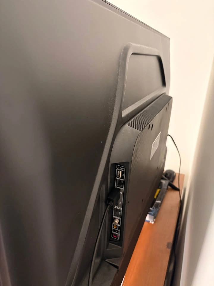 43 inch Roku TV like new! - photo 3