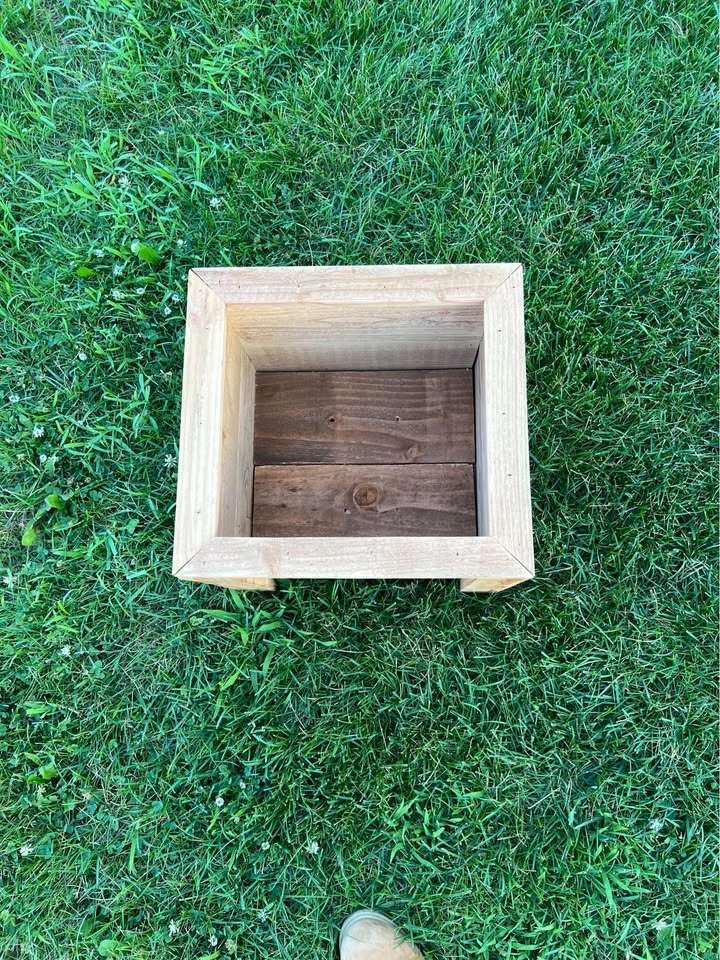 Small Handmade Cedar Planter Boxes - photo 2