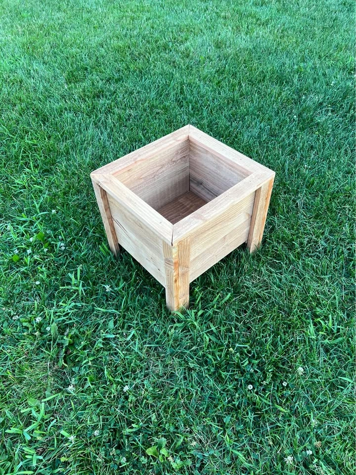 Small Handmade Cedar Planter Boxes - photo 3