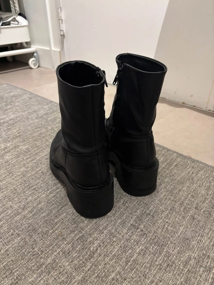 Zara Black Chunky Ankle Boots - photo 2