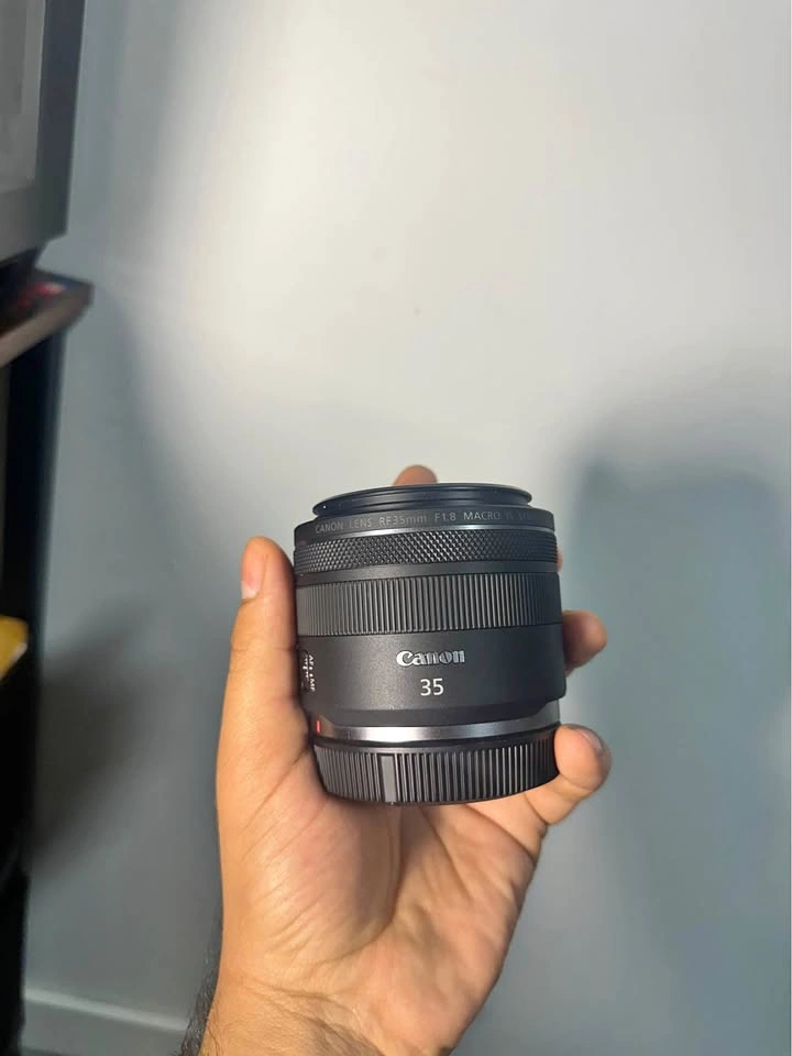 Canon RF 35mm f/1.8 Macro IS STM Lens – Excellent Condition
