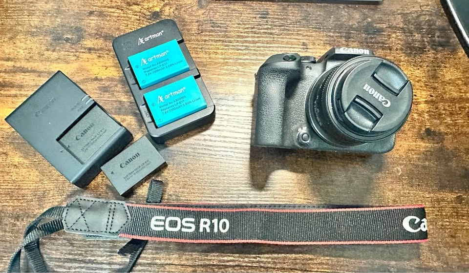 Canon EOS R10 + RF-S 18-45mm Kit Lens + Extra Batteries