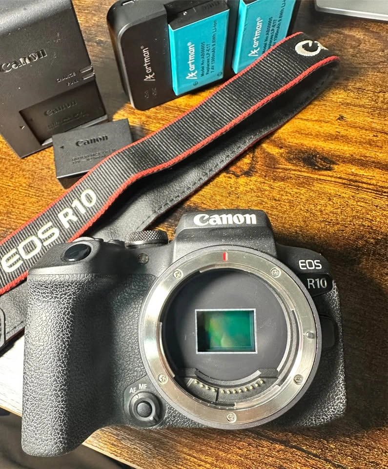 Canon EOS R10 + RF-S 18-45mm Kit Lens + Extra Batteries - photo 2