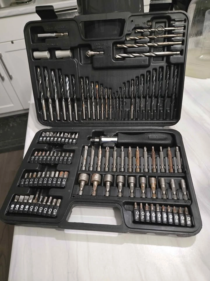 Black & Decker 110pc Drill Bit set - photo 2