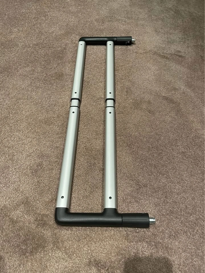 2021-2017 Cadillac Cargo Area Partition Fence Rail - photo 3