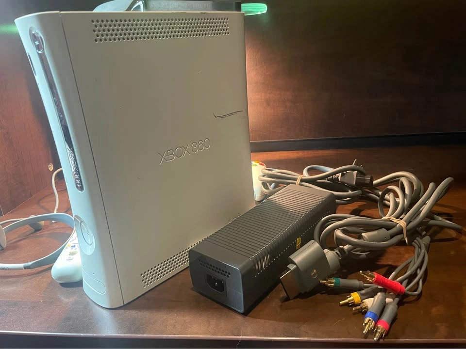 XBOX 360 Console w Controller/Cables & Games - photo 3