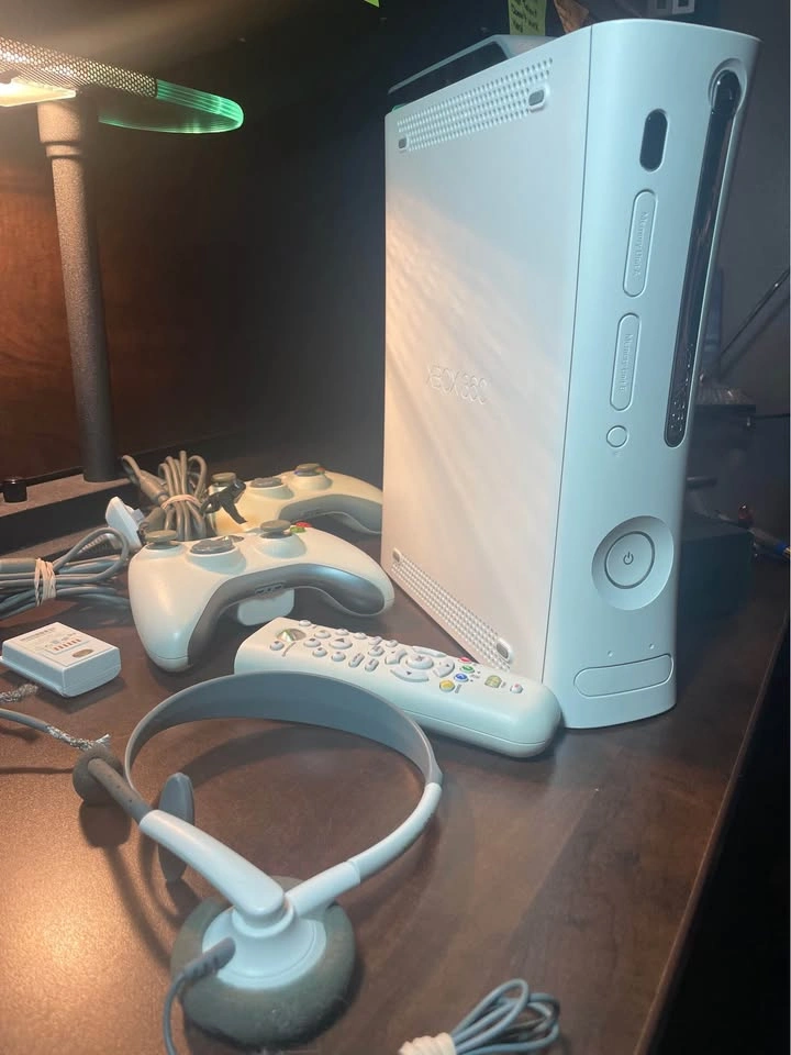 XBOX 360 Console w Controller/Cables & Games - photo 4