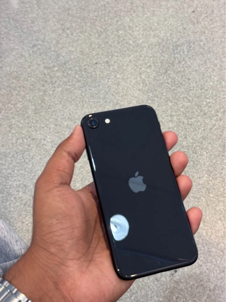 Iphone se 2020 - photo 2