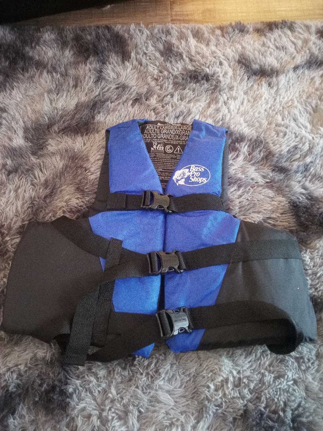Bass Pro Shops Life Jacket