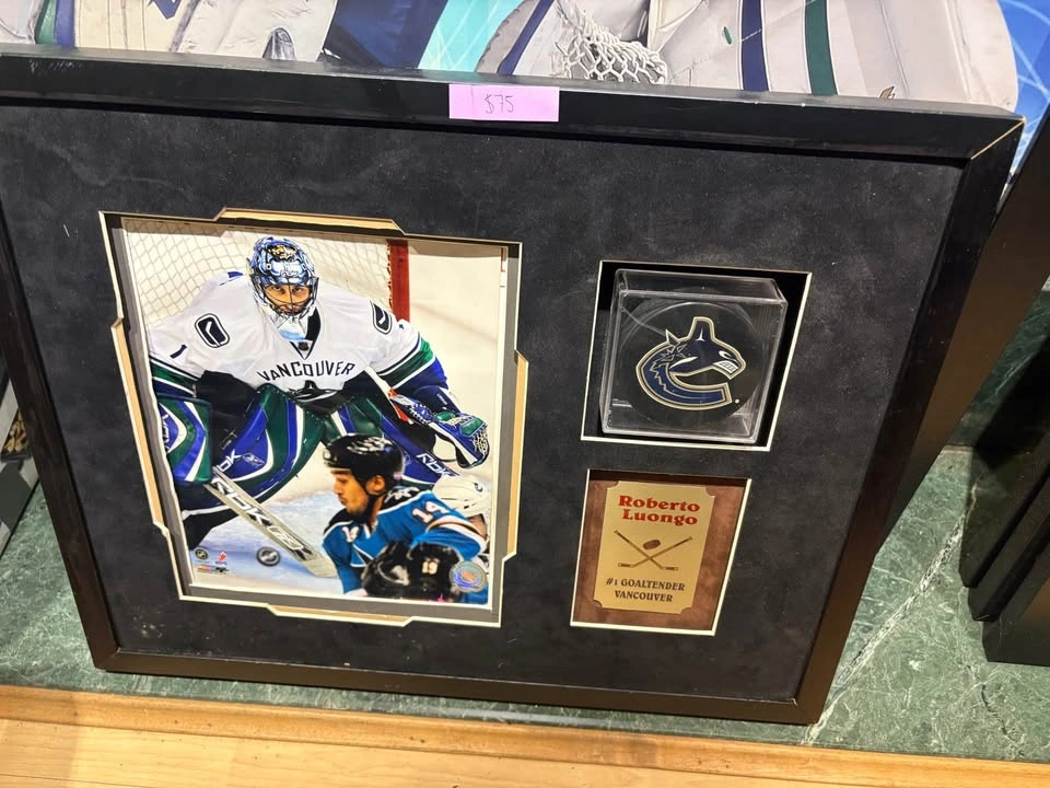 Framed Vancouver Canucks - photo 2