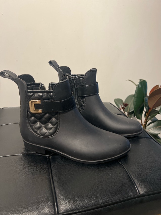 Chelsea Quilted Rain Boots size 7 new