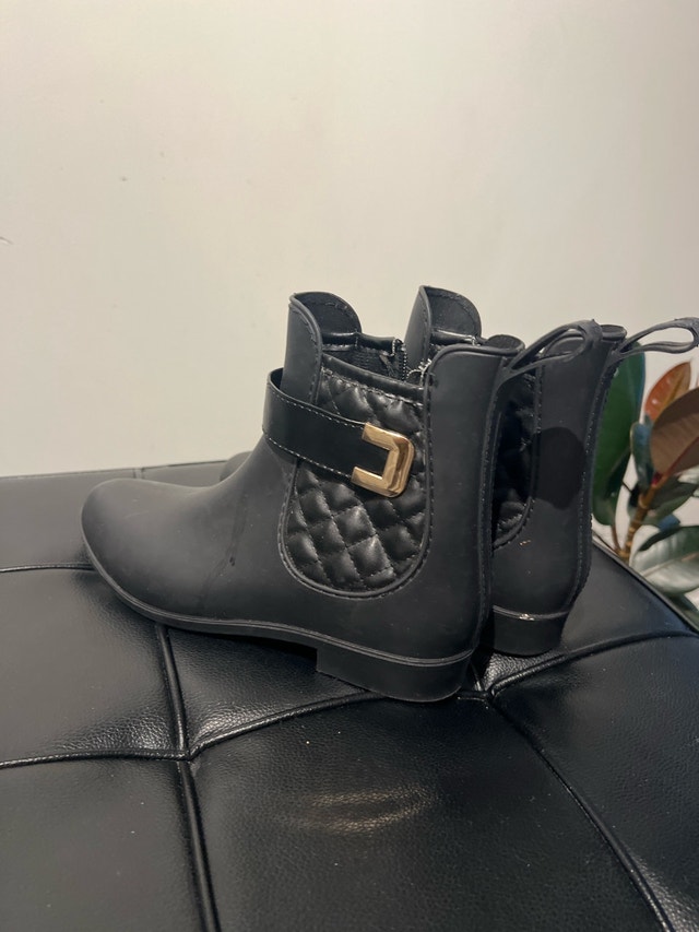 Chelsea Quilted Rain Boots size 7 new - photo 3
