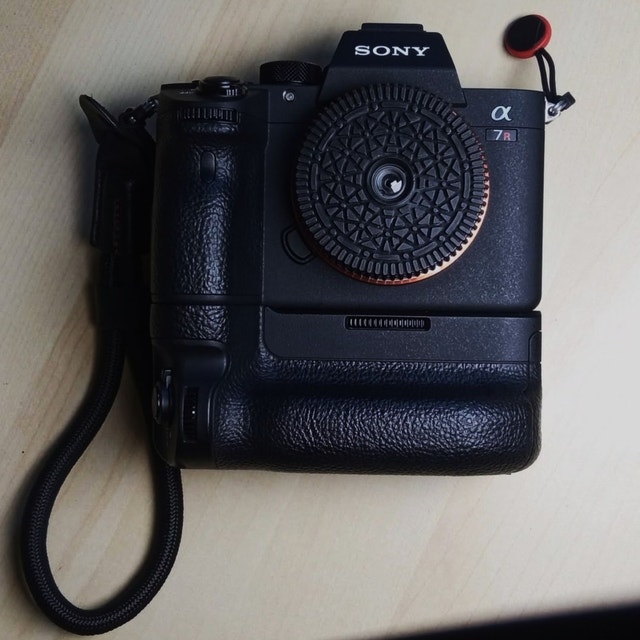 Sony A7R IIIA + Grip + Box - 42MP camera