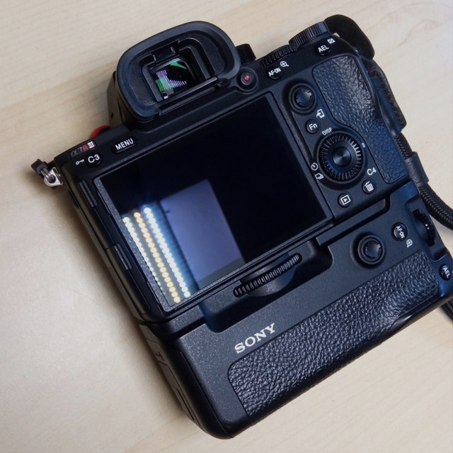 Sony A7R IIIA + Grip + Box - 42MP camera - photo 2
