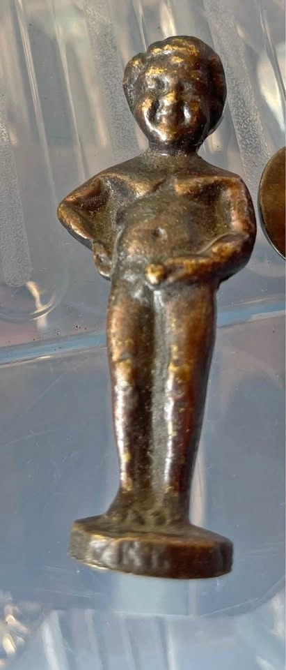 Replica of famous statue - mannekan pis