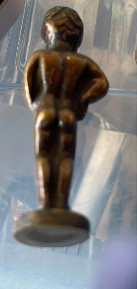 Replica of famous statue - mannekan pis - photo 2
