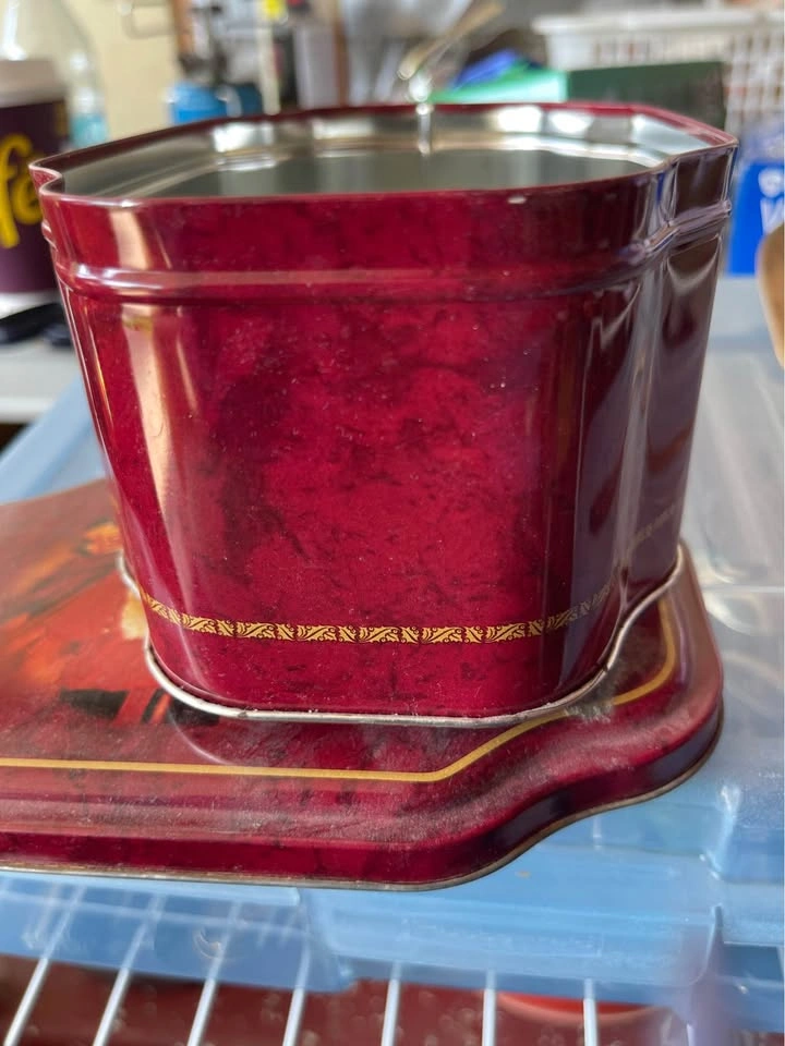 Vintage Oh Henry Decorative Christmas Santa Tin - photo 5
