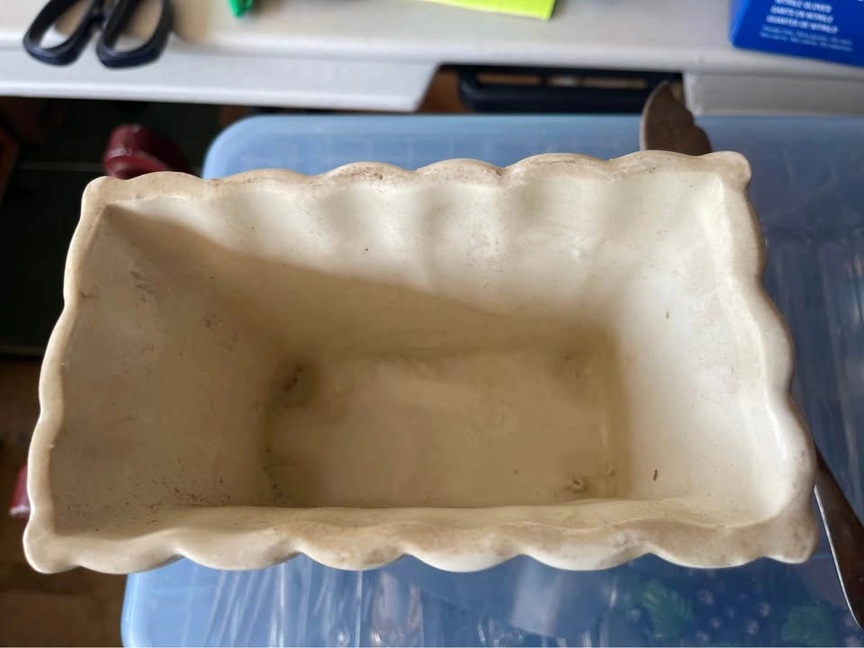 Vintage white planter with feet - photo 5