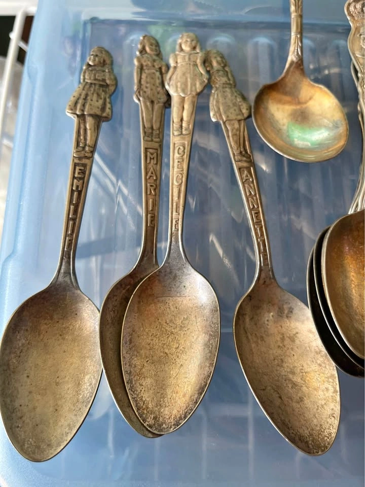 Dionne quintuplet 4 spoons missing one - silver plated