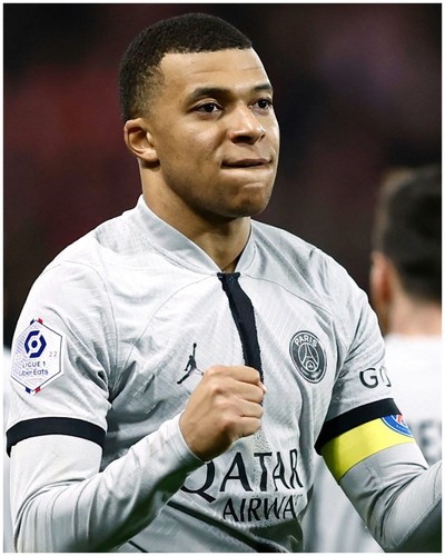 Mbappe #7 PSG 2022/23 Away M w/ Patches - photo 4