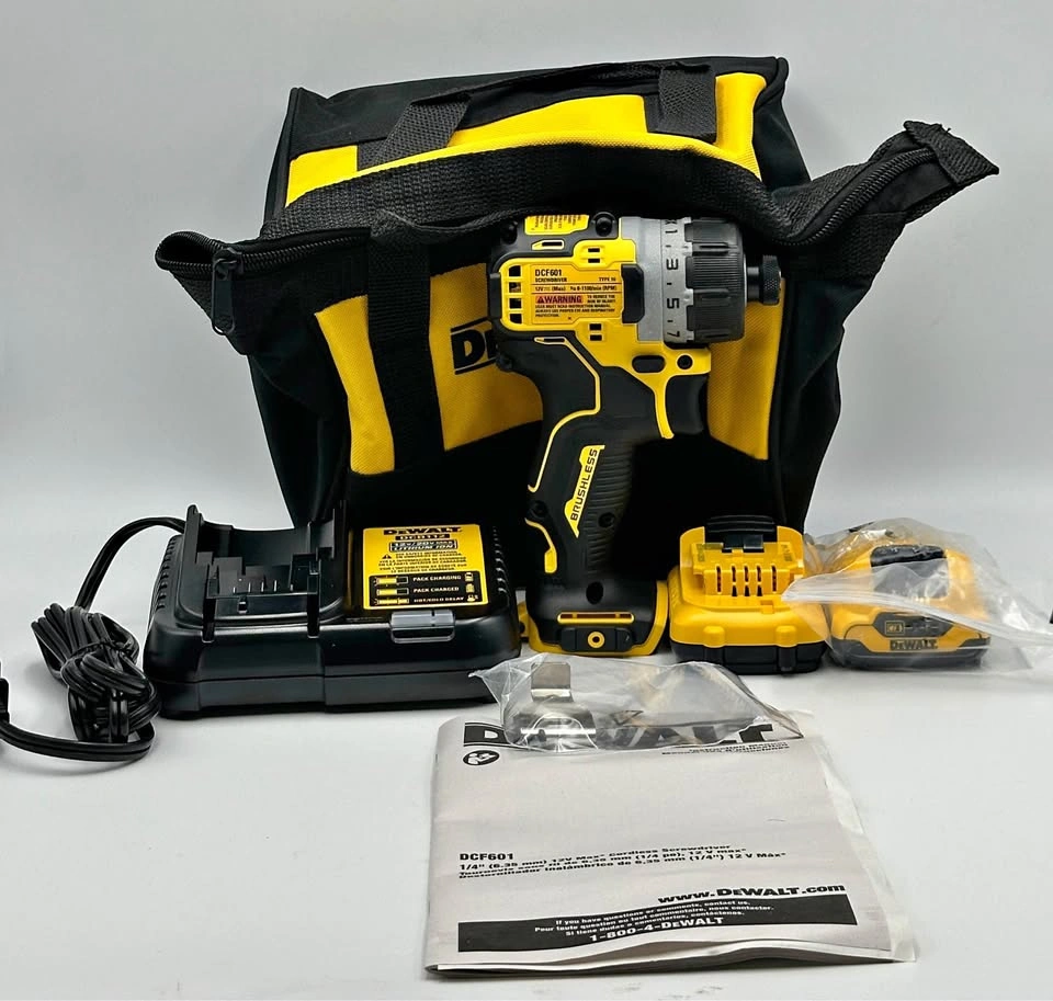 Dewalt 1/4 6.35mm screwdriver kit with 2 batteries